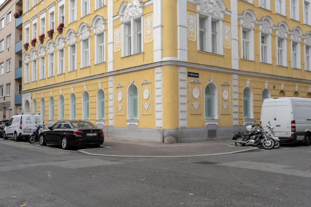 Josef's I Klaehrgasse I 02 * Vienna